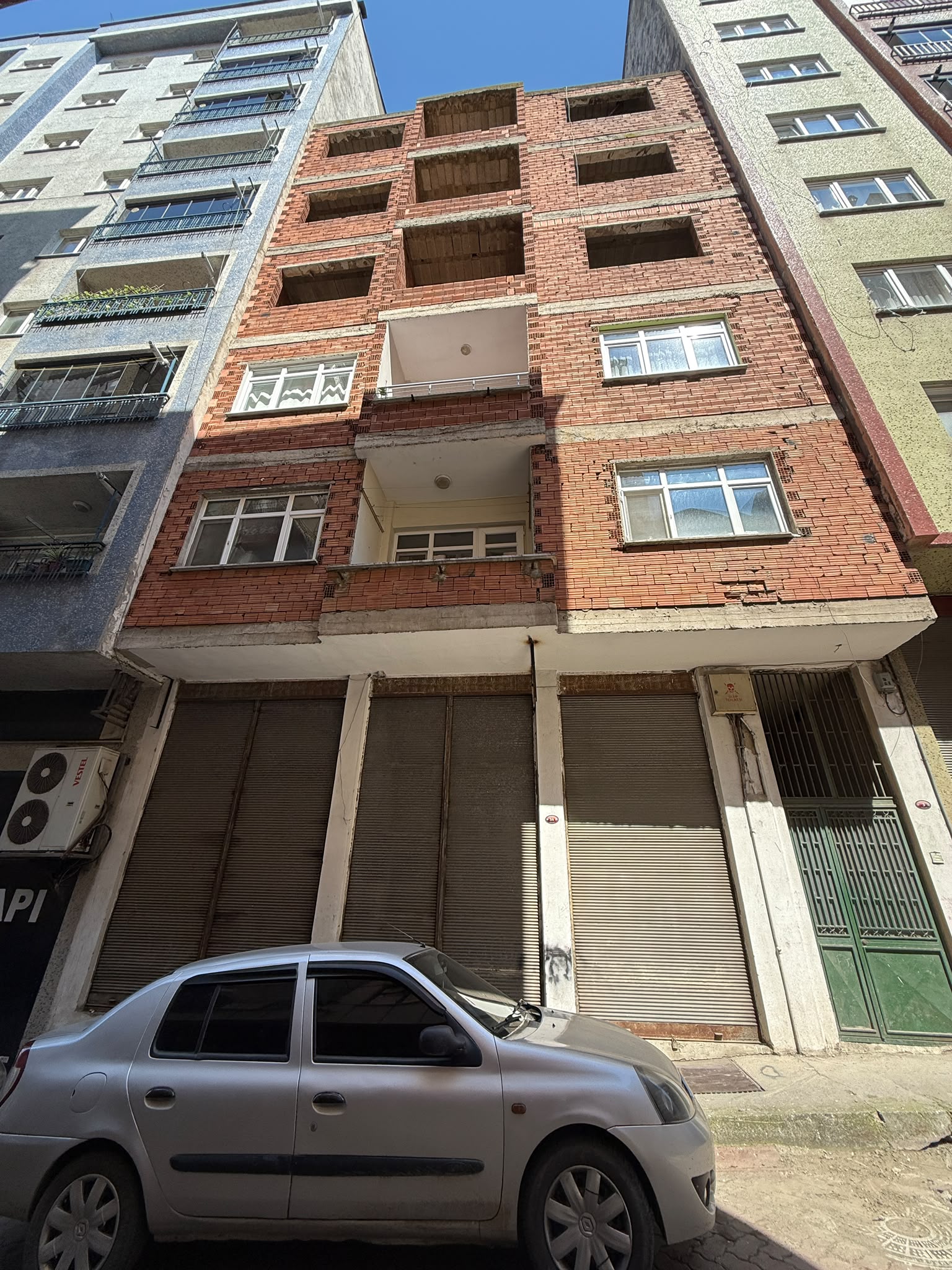 AKÇAABAT DÜRBİNAR APARTMAN